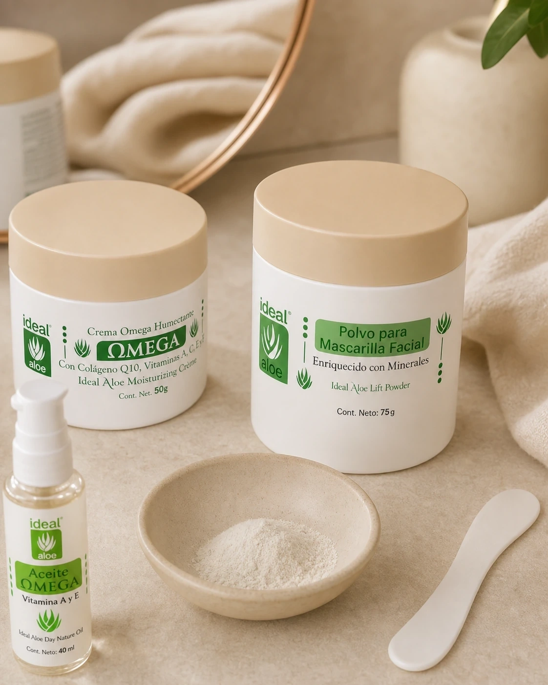 Detalle editorial de la crema Omega, polvo para mascarilla y aceite Éclat