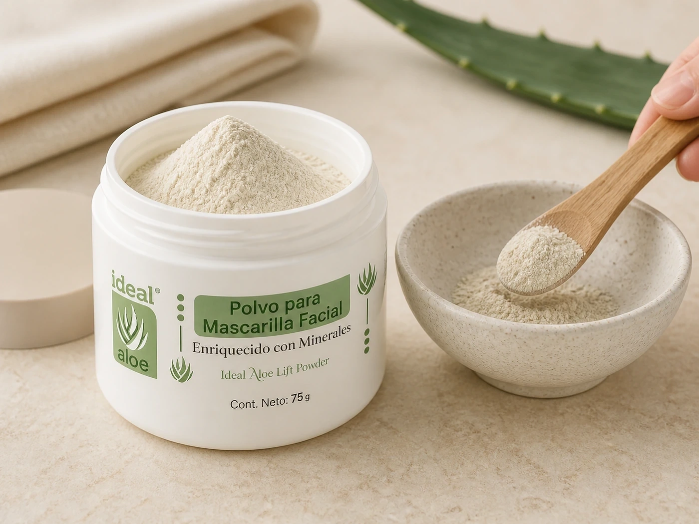 Polvo para Mascarilla Facial medido con una cuchara junto al envase abierto.